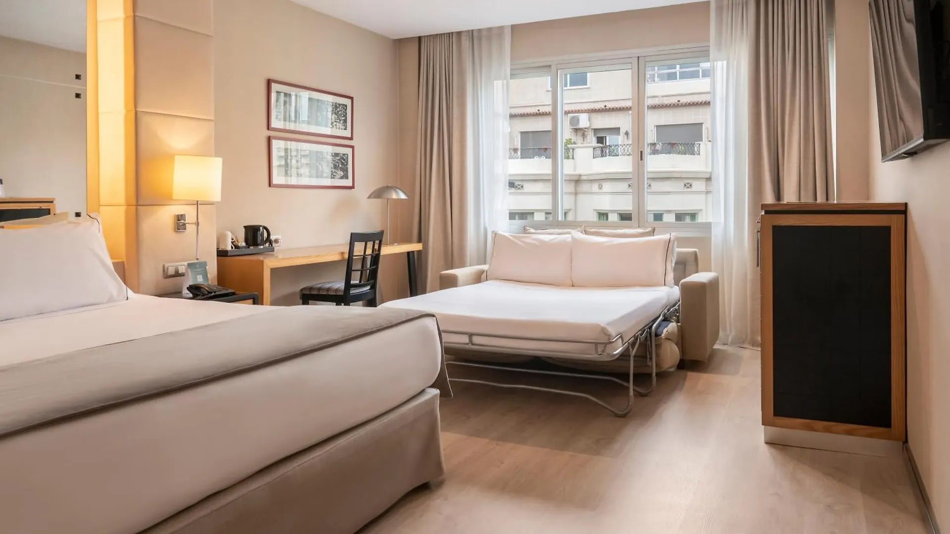 Hotel Hesperia Barcelona Presidente 4*,